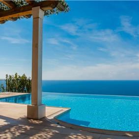 2 Bedroom Apartment with 2 Shared Pools, sleeps 4